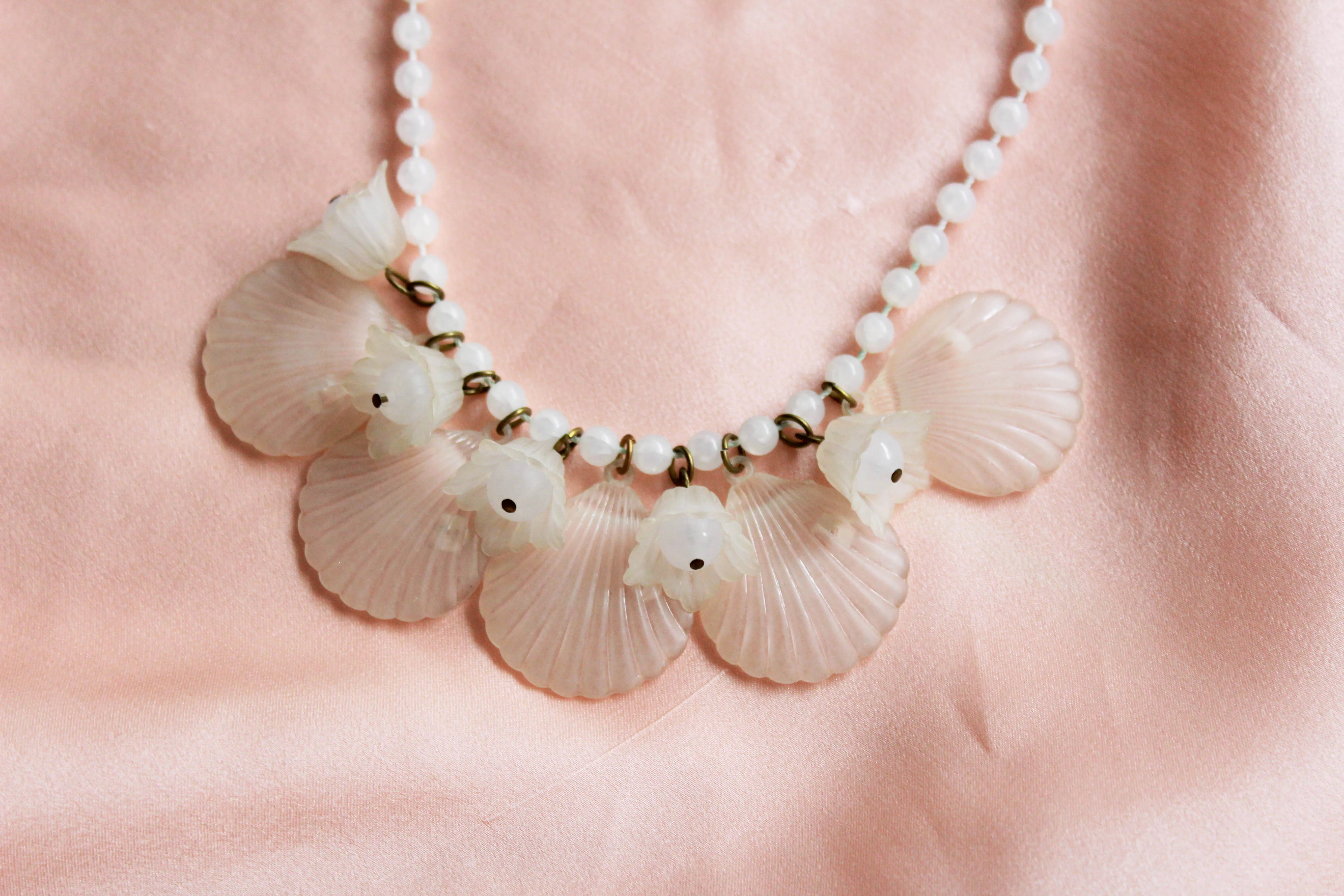 1940s Shell and Flower Necklace