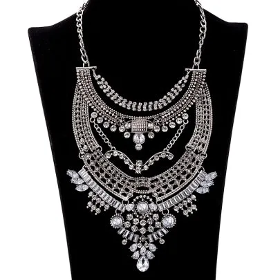 Beatiful Shining Crystal Inlaid Alloy Necklace