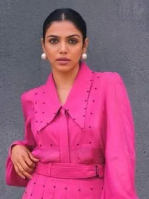 Shriya Pilgaonkar In Big Pearl Statement Studs