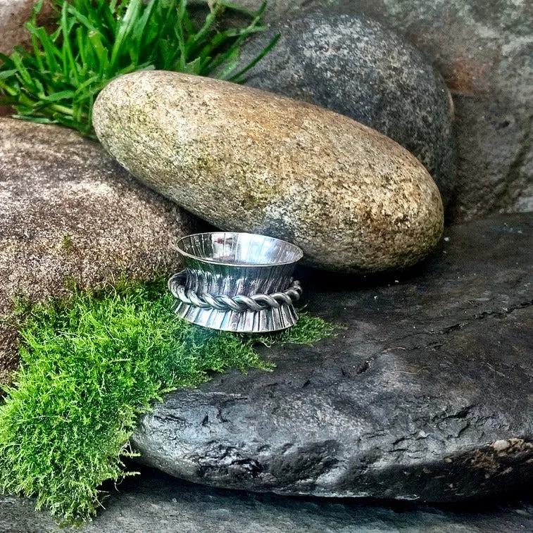 Sterling silver, spinner ring. UK size P