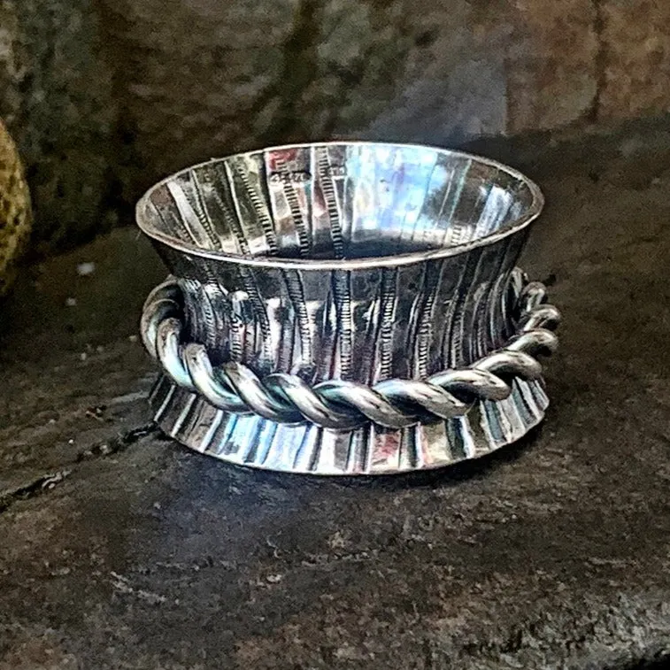 Sterling silver, spinner ring. UK size P