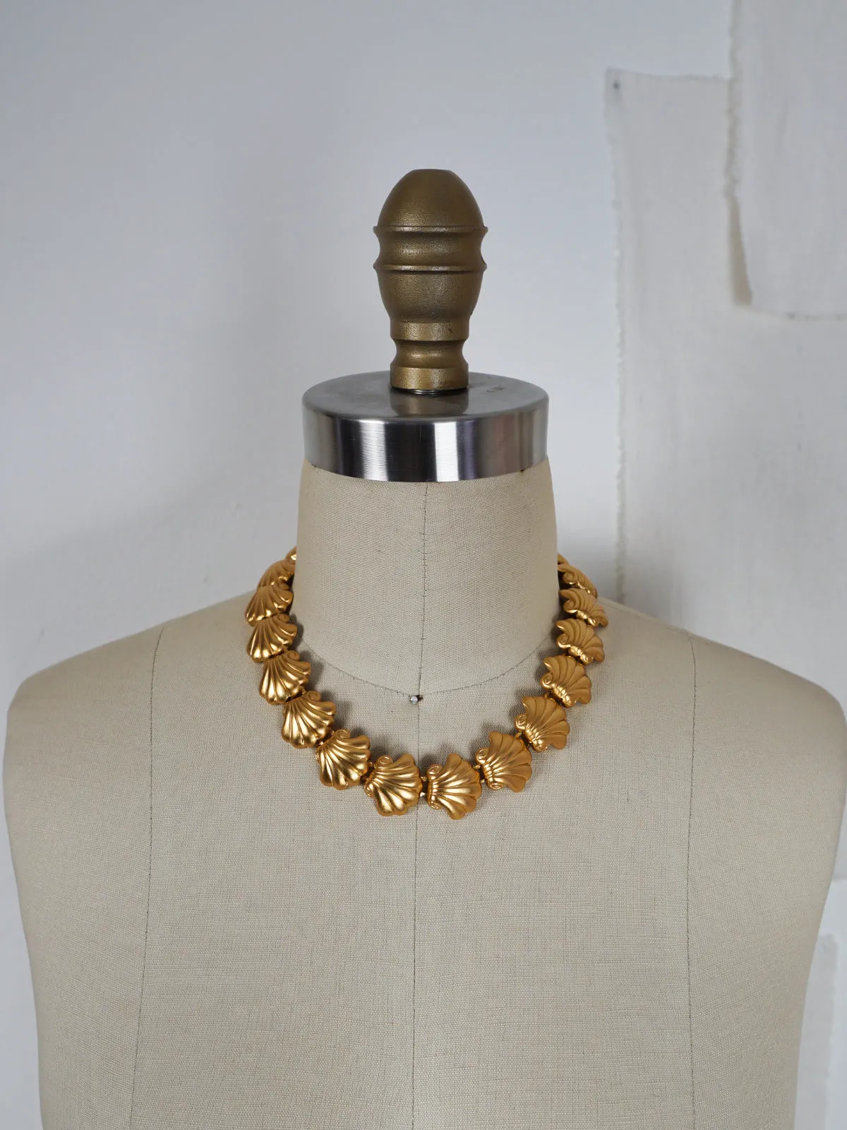 Vintage 80's Gold Seashell Necklace