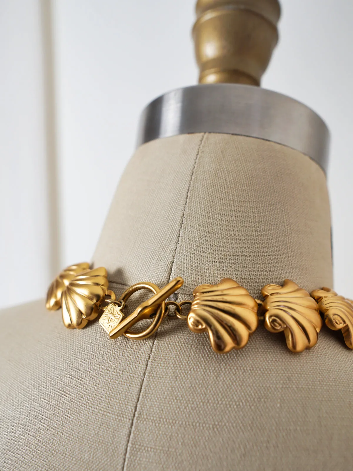 Vintage 80's Gold Seashell Necklace