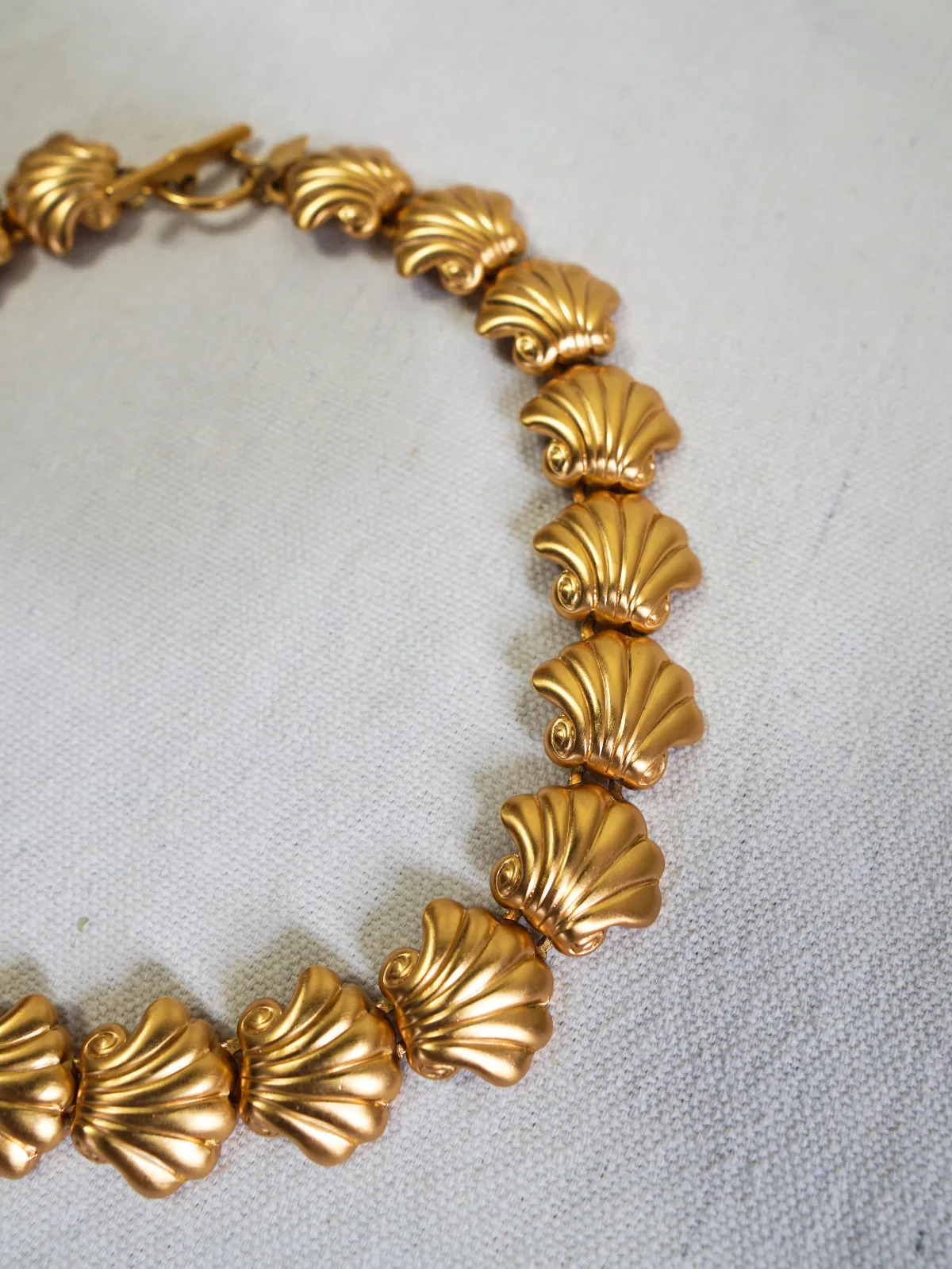 Vintage 80's Gold Seashell Necklace