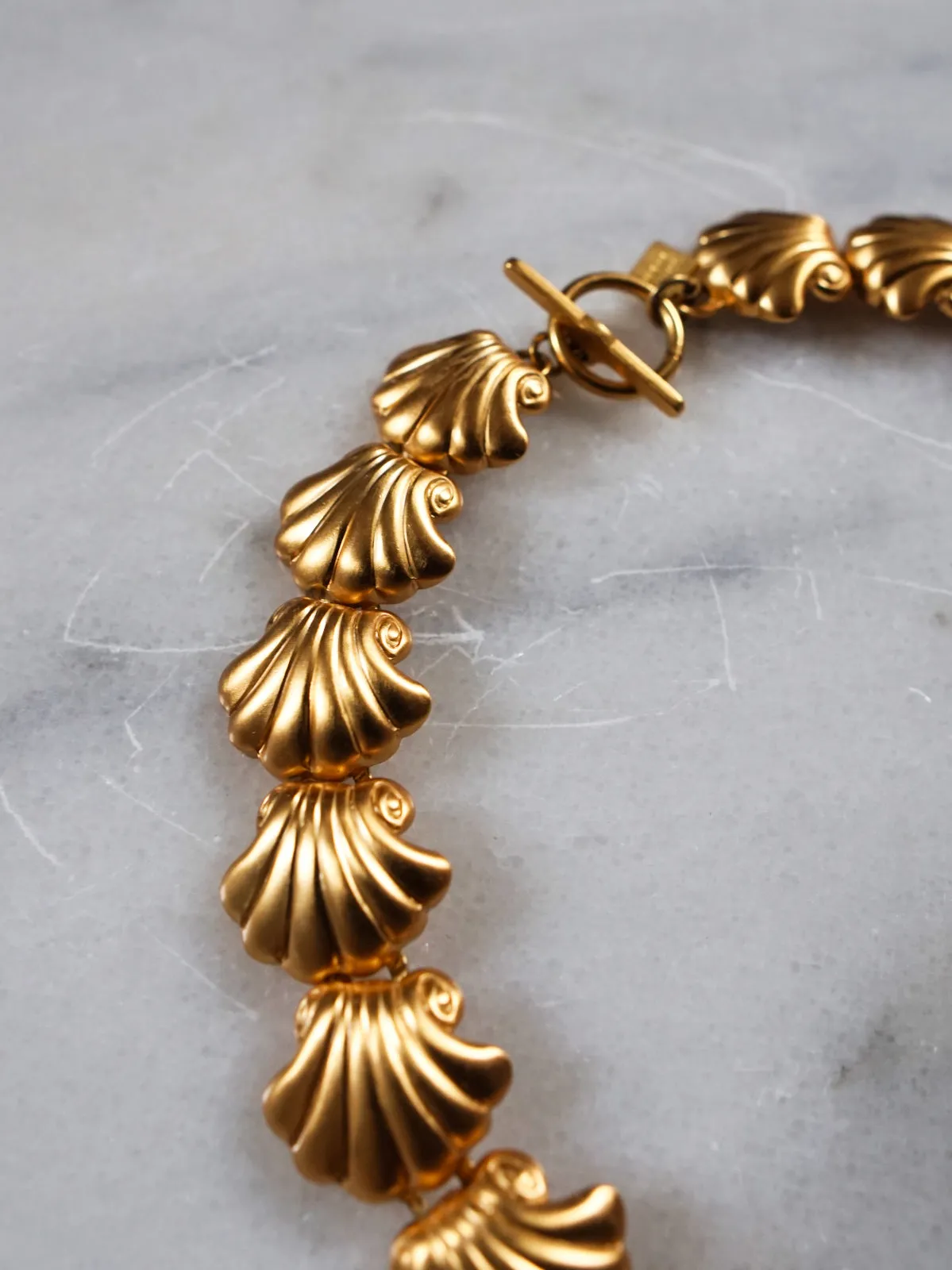 Vintage 80's Gold Seashell Necklace