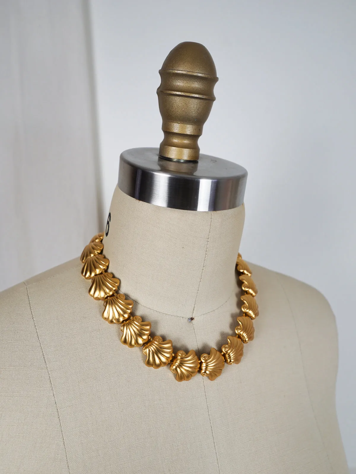 Vintage 80's Gold Seashell Necklace